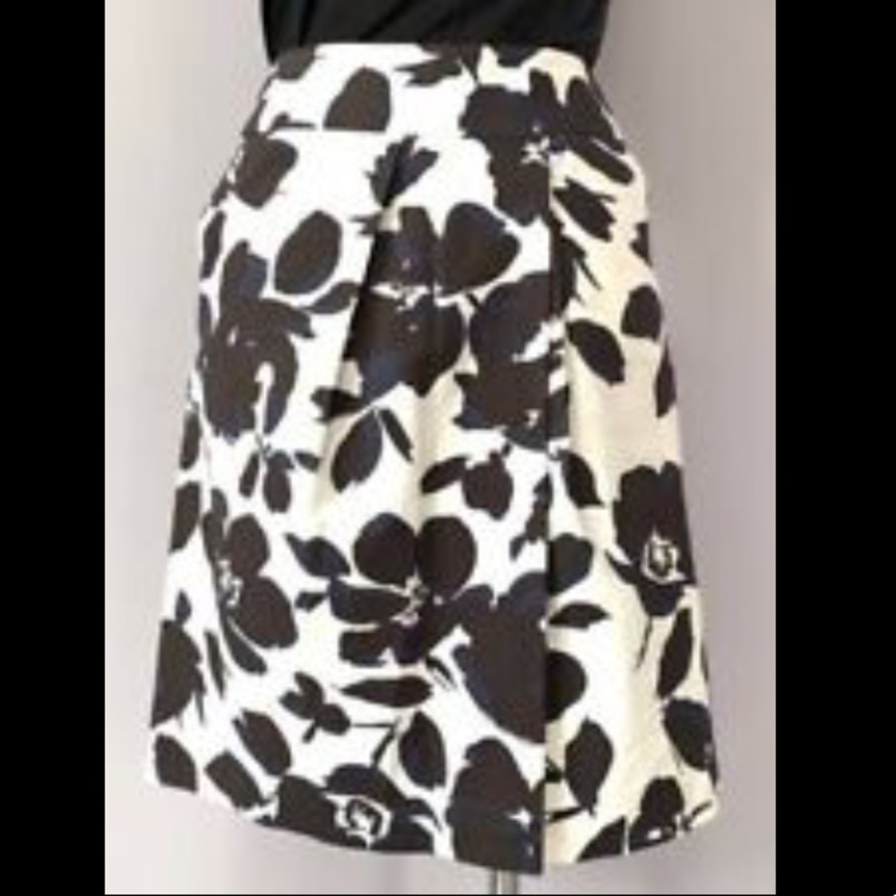 Simply Vera Wang Skirt Black and White Floral